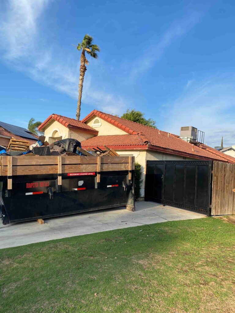 ready to roll dumpster rental Bakersfield: 20 yard dumpster